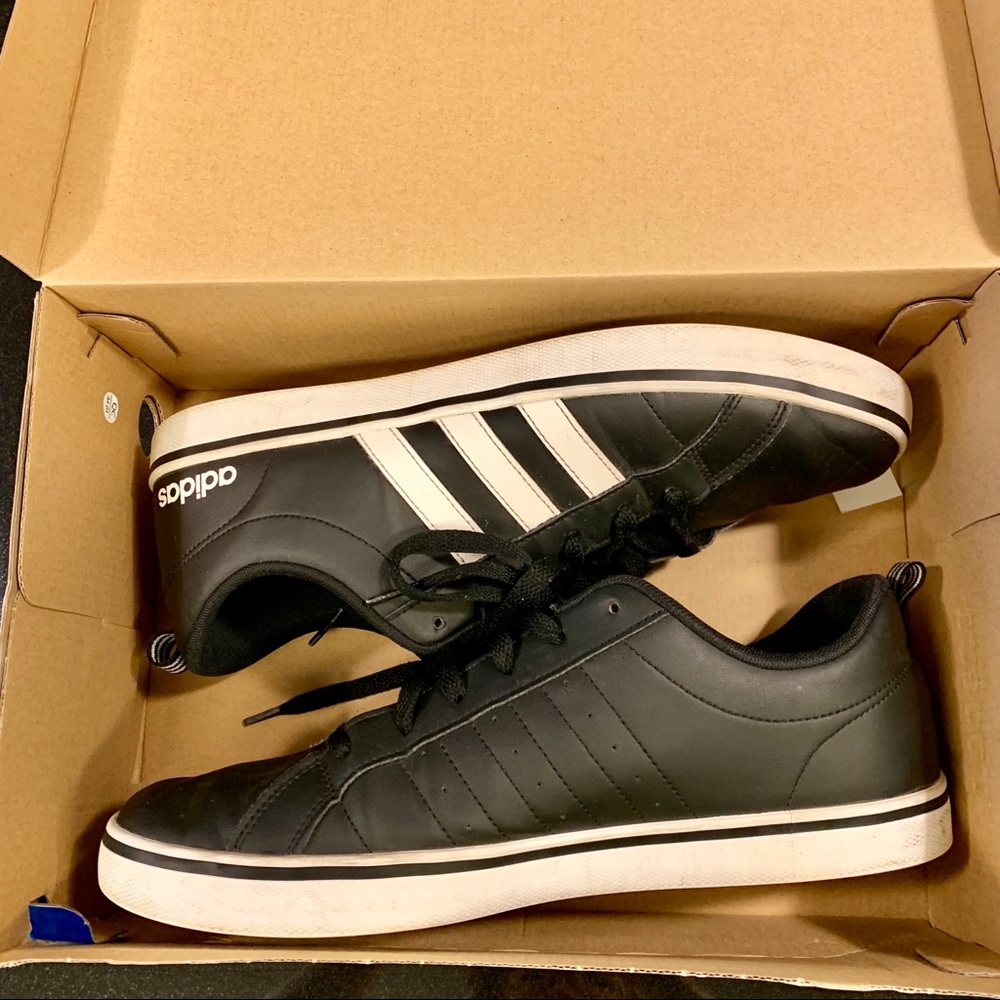 Adidas classic black and white sneakers 10.5 mens